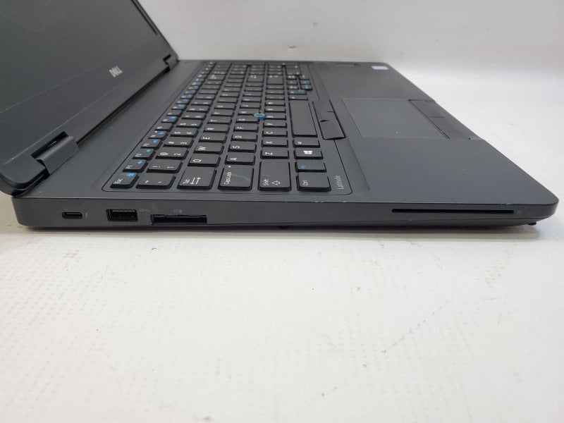 Dell Latitude 5580 Core i7-7820HQ @ 2.9GHz 8GB DDR3 250GB Nvidia 940MX 2GB (