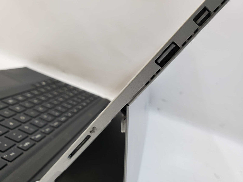 Microsoft Surface Pro 4 Core i5-6300U @ 2.4 GHz 8GB DDR3 250GB SSD [1724] (