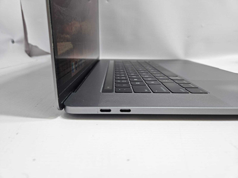 2017 MacBook Pro i7-7820HQ @ 2.90GHz 16GB RAM TouchBar )