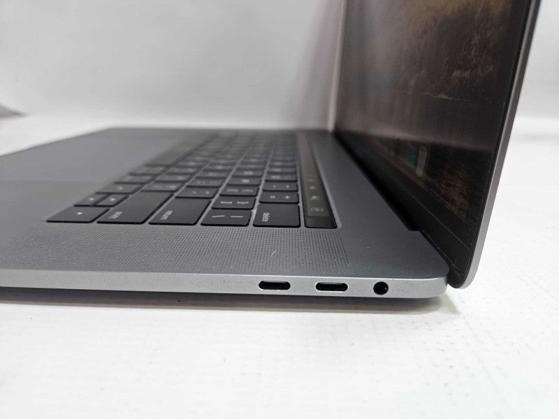 2017 MacBook Pro i7-7820HQ @ 2.90GHz 16GB RAM TouchBar )
