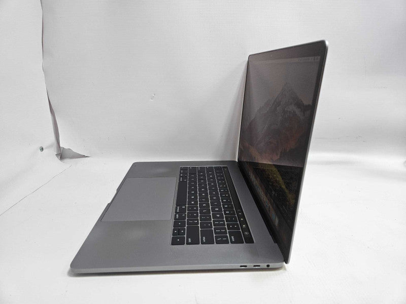 2017 MacBook Pro i7-7820HQ @ 2.90GHz 16GB RAM TouchBar )