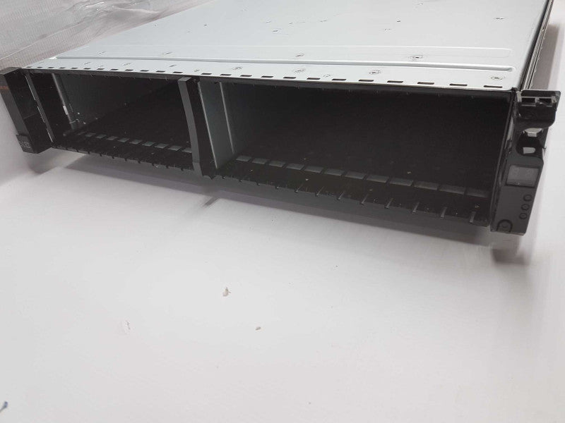 IBM 2076 V7000 Model 324 enclosure / 2x psu / 2x ctrl 00AR157 #