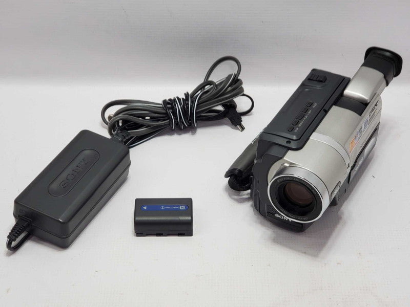Sony Handycam Vision CCD-TRV108 Video Hi8 Camcorder |