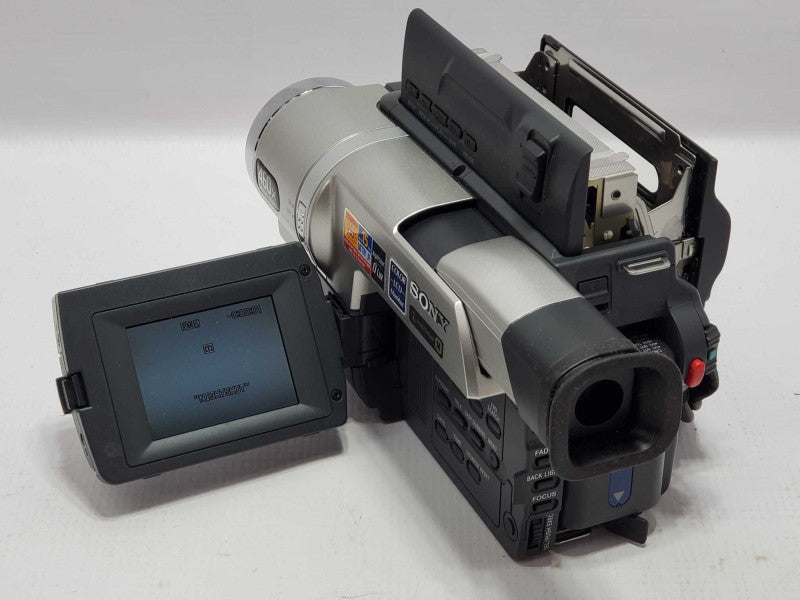 Sony Handycam Vision CCD-TRV108 Video Hi8 Camcorder |