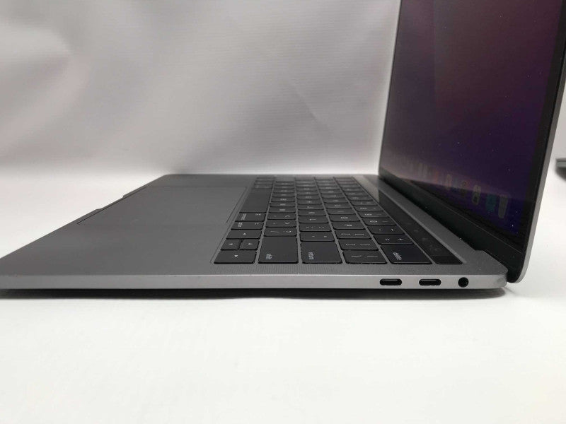 MacBook Pro Touchbar (2016) 13 inch w/ i7-6567U cpu, 16GB RAM 250GB **READ**
