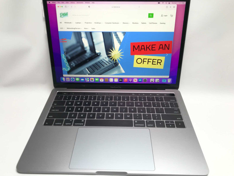MacBook Pro Touchbar (2016) 13 inch with i7-6567U cpu, 16GB RAM 250GB **READ*