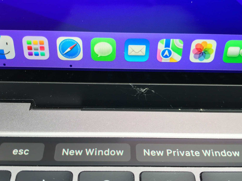 MacBook Pro Touchbar (2016) 13 inch with i7-6567U cpu, 16GB RAM 250GB **READ*