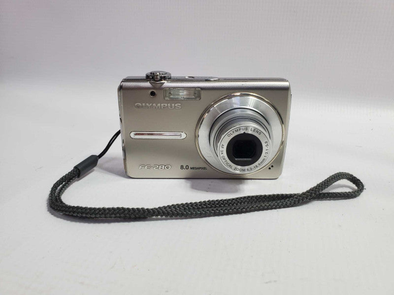 Olympus FE-280 Compact Digital Camera 8 Mega Pixels Silver |
