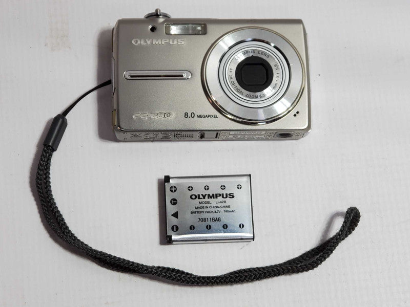 Olympus FE-280 Compact Digital Camera 8 Mega Pixels Silver |