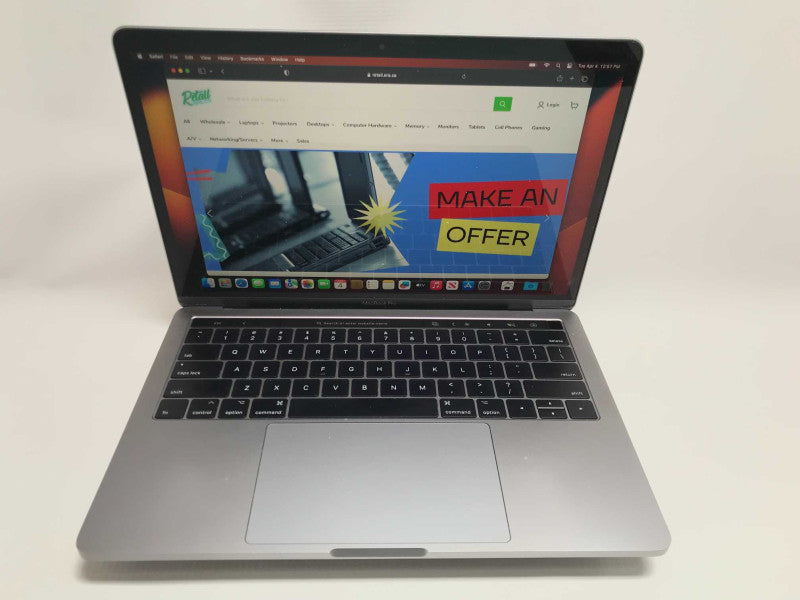 MacBook Pro Touchbar (2017) 13 inch with i7-7567U cpu, 16GB RAM 250GB Q