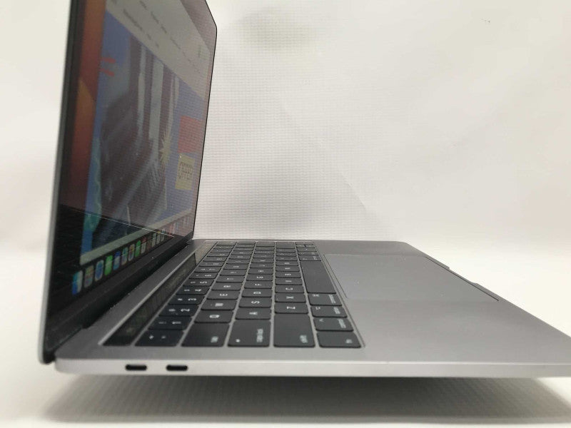 MacBook Pro Touchbar (2017) 13 inch with i7-7567U cpu, 16GB RAM 250GB Q
