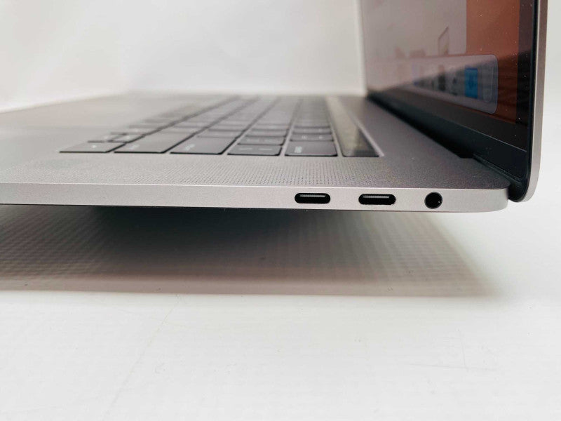 MacBook Pro 15-inch Touchbar 2017 with i7-7700HQ CPU 16GB RAM & 250GB READ  -