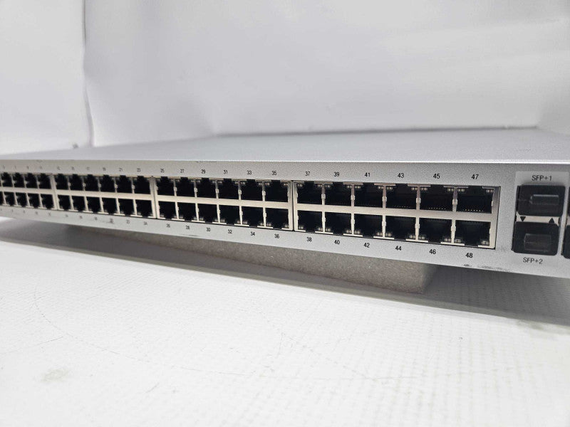 Ubiquiti UniFi US-48-500W 48-Port Gigabit Rack-Mount PoE Switch 2 SPF & 2 SPF )