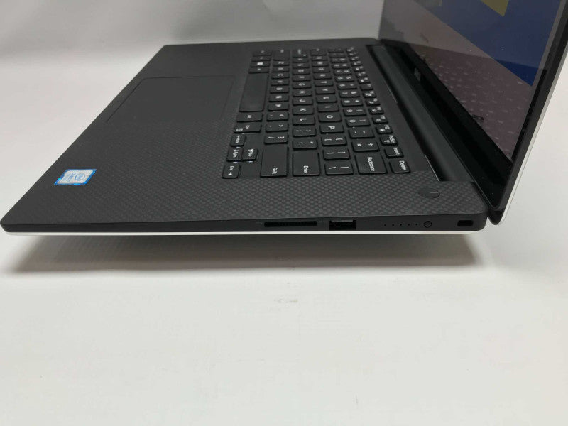 Dell Precision 5520 15.6\\" I7-7820HQ @ 2.9 32GB DDR4, 256GB M.2 **NO AC