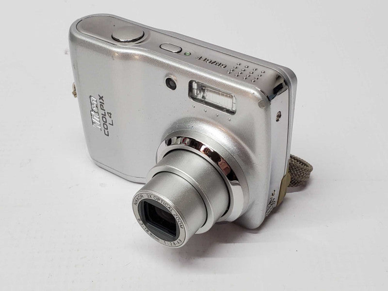 Nikon Coolpix L4 4.0MP Digital Camera |