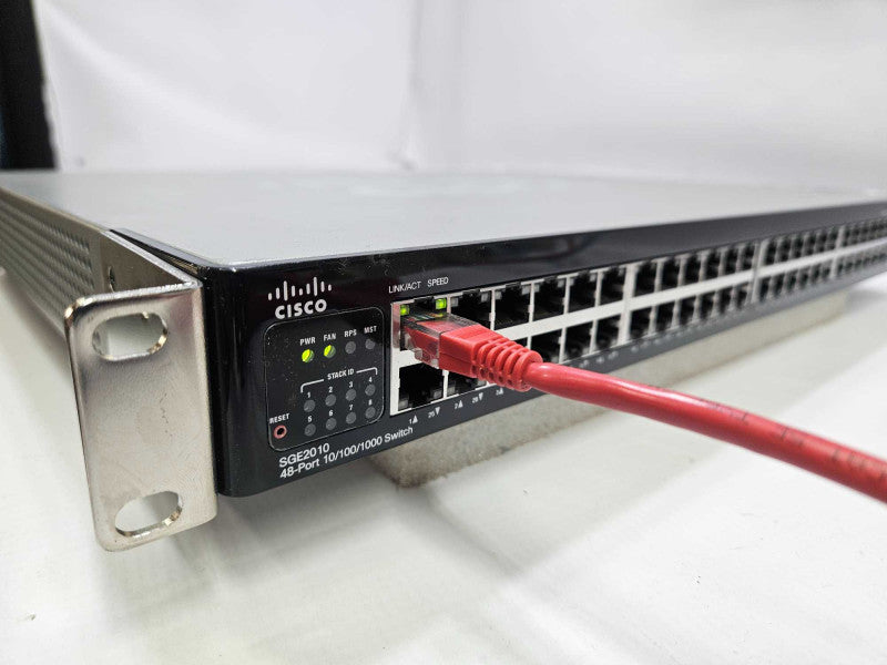Cisco SGE2010 Small Business 48 Port 4 SFP+ Gigabit Ethernet Switch )