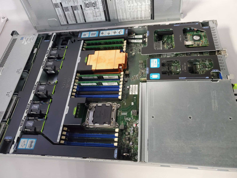 Cisco UCS C220 M3 1x Xeon E5-2609 2.4GHz QC/16GB ECC, No HDDs/RAID Q~