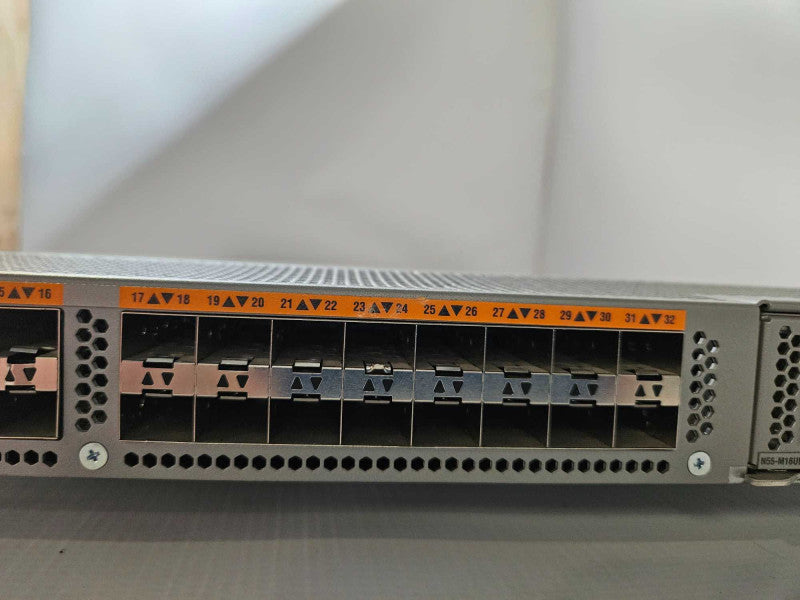 Cisco Nexus 5548UP 32-Port 10Gb SFP+ Network Switch N5K-C5548UP w/ N55-M16UP )