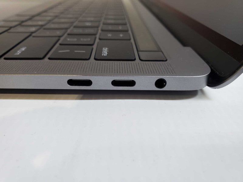 MacBook Pro 2016 13\\" Core i5-6267U @ 2.9GHz 8GB DDR3 500GB SSD (