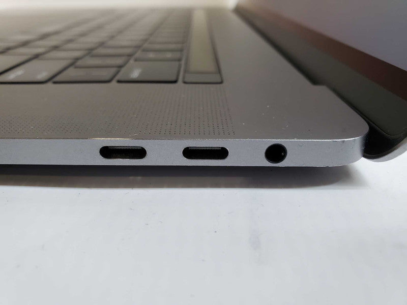 MacBook Pro 2016 15\\" Core i7-6700HQ @ 2.6GHz 16GB DDR3 500GB SSD R450 2GB Q(