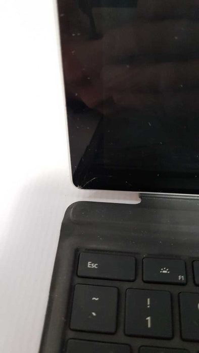Windows Surface Pro 4 i5-6300U @ 2.40ghz / 4gb ram / 128gb ssd / READ #