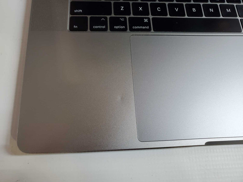 MacBook Pro 2017 15\\" Core i7-7820HQ @ 2.9GHz 16GB DDR3 500GB SSD R560 4GB [Read] (
