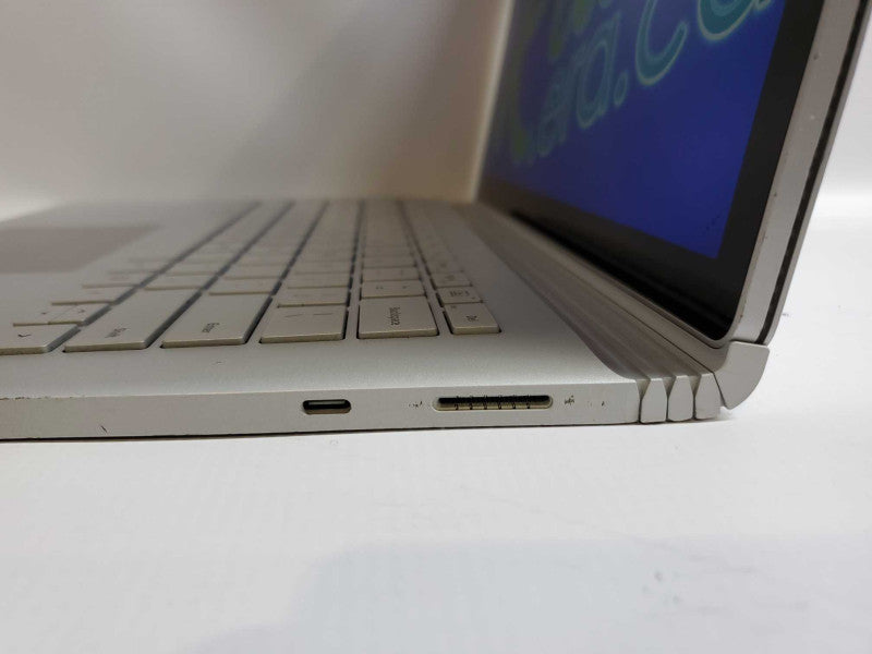 Microsoft Surface Book 2 Core i7-8650U @ 1.9GHz 8GB DDR4 250GB SSD Q(