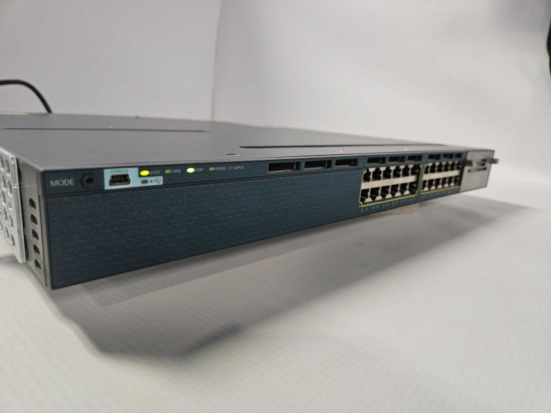 Cisco WS-C3560X-24T-S V04 24-Port Switch )