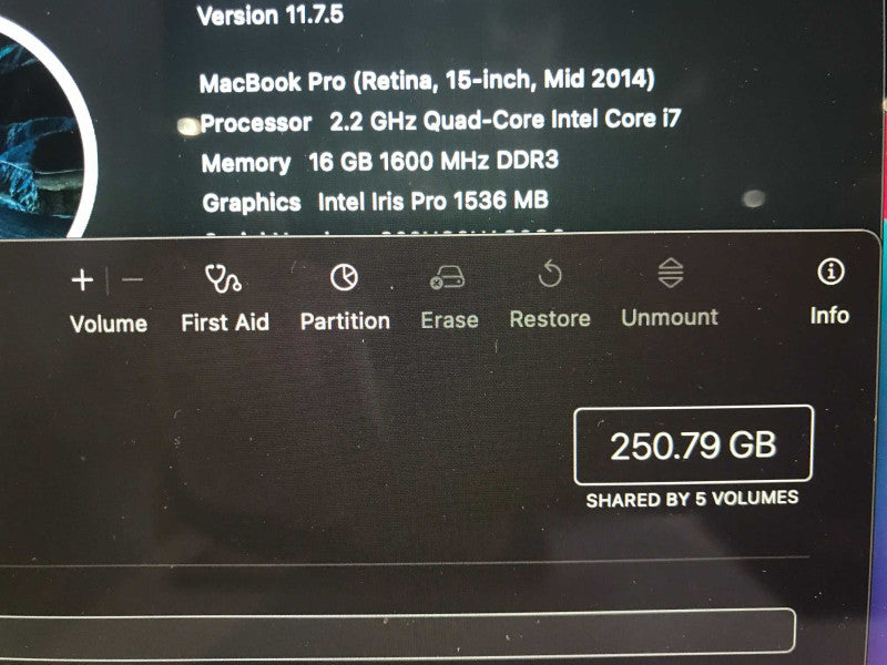 Macbook Pro 2014(A1398) 15\\" i7 @ 2.2GHz, 16GB DDR3, Iris Pro, 250GB Storage
