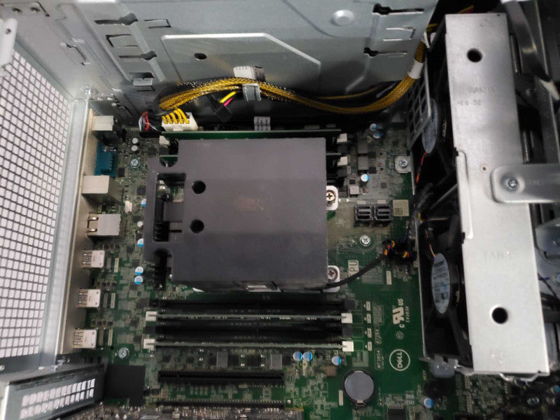 Dell Precision T5820 Xeon W-2123 @ 3.6GHz 32GB DDR4 4x 3.5\\" No HDD 2x Quadro P600 (