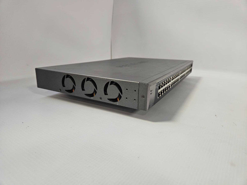 Netgear GS748AT 48 Port GigE Gigabit Managed Switch with 4 x SFP ports )