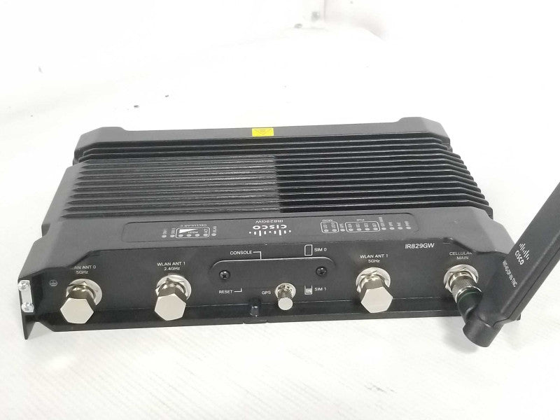 Cisco IR829GW-LTE-NA-AK9 Compact IR829 Multimode 4G LTE switch, Read Q_