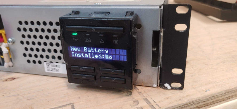 APC SMART-UPS 1500VA 1000W LCD RM 2U 120V SMT1500RM2U Q