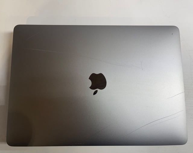 2020 MacBook Pro 13-inch i5-1038NG7 CPU 16GB RAM 500GB STORAGE READ DES.