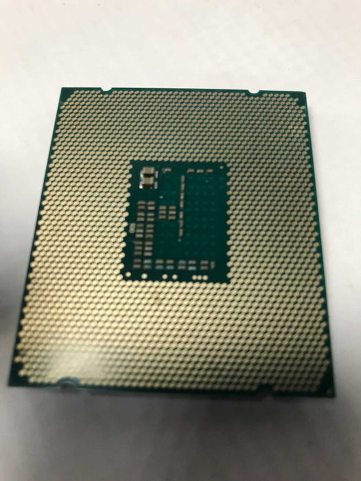 Intel XEON E5-2620v3 @ 2.40 GHZ  6 Cores 12 Threads max 3.20 GHz