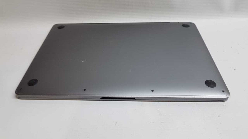 Macbook Pro 2016 I7-6600U @ 2.40ghz / 16gb ram / 13\\" / READ #