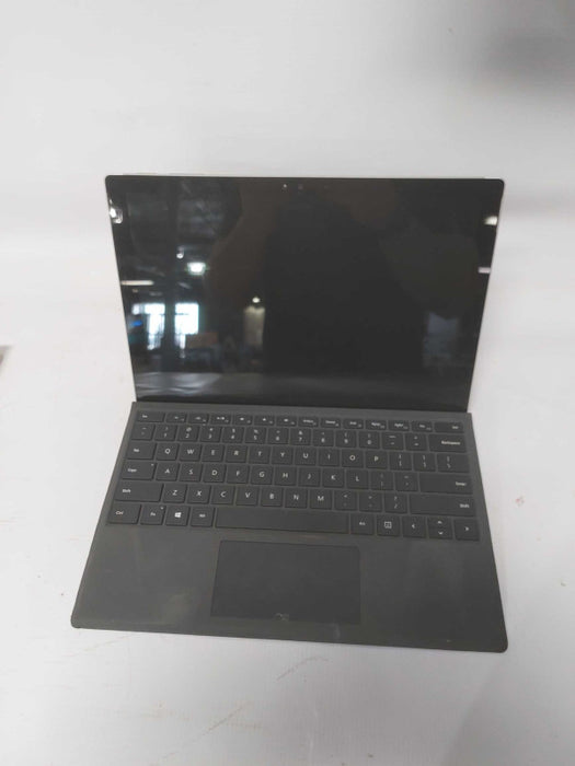 Microsoft Surface Pro 4 i7-6650U @ 2.20ghz / 8gb ram / 256gb