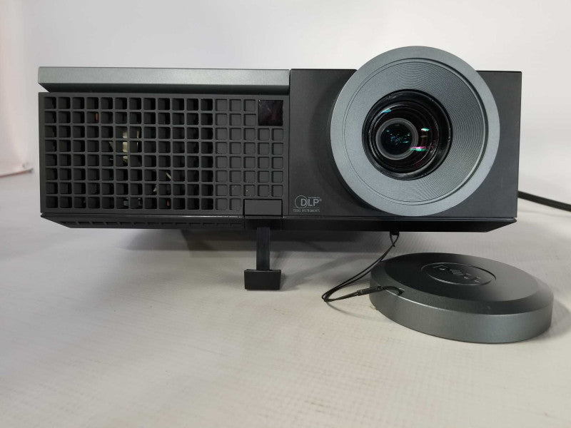 Dell 4320 DLP 4300 Lumens Projector, lamp has 75 hours