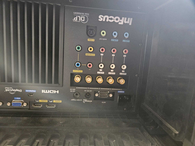 InFocus IN5504 HD 1080P WUXGA 1920X1200 Projector 5000 LUMENS )