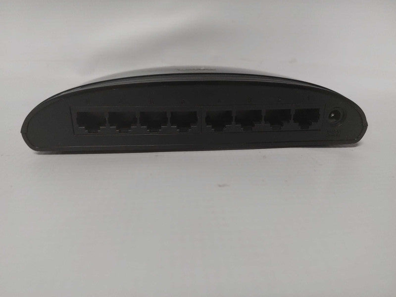D-Link DES-1008E 8-Port Fast Ethernet Switch Q