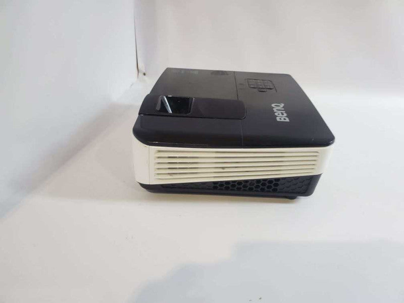 BENQ MX660P DLP Projector 3000 ANSI - New Lamp, New Chip 3D Ready HDMI bundle