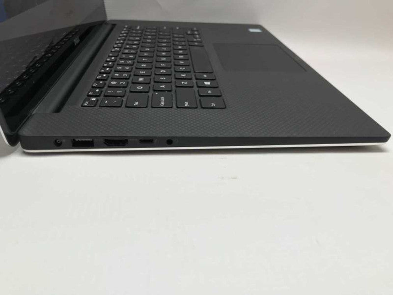 Dell Precision 5520 15.6\\" I7-7820HQ @ 2.9 32GB DDR4, 256GB M.2 **NO AC #