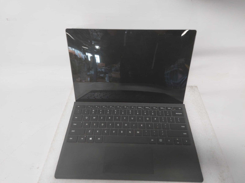 Microsoft Surface Pro 4 i7-6650U @ 2.20ghz / 8gb ram / 256gb