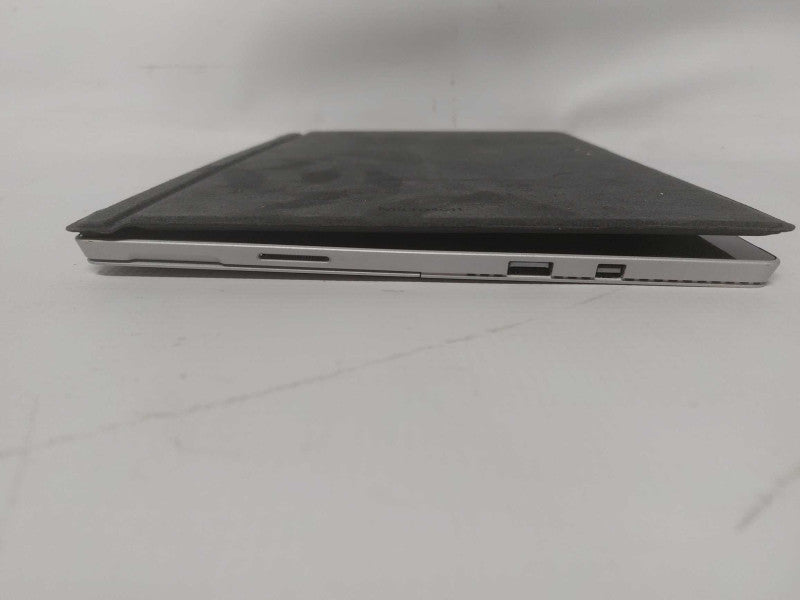 Microsoft Surface Pro 4 i7-6650U @ 2.20ghz / 8gb ram / 256gb