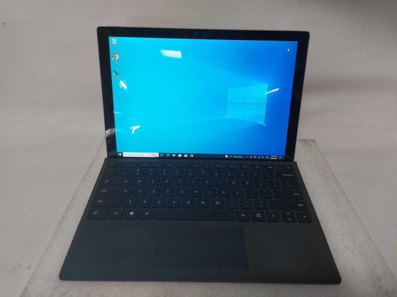 Microsoft Surface Pro 4 i7-6650U @ 2.20ghz / 8gb ram / 256gb