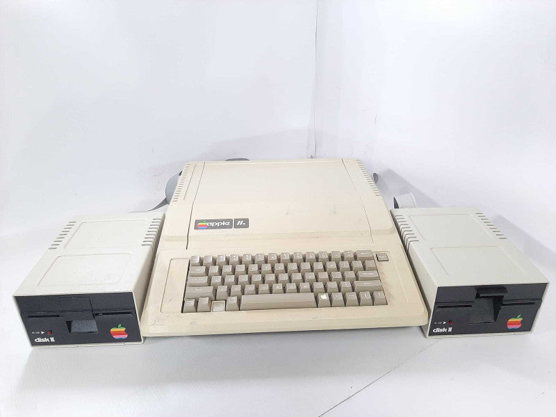 Apple IIe Personal Computer A2S2064 with 2x disk II Drives, Read _