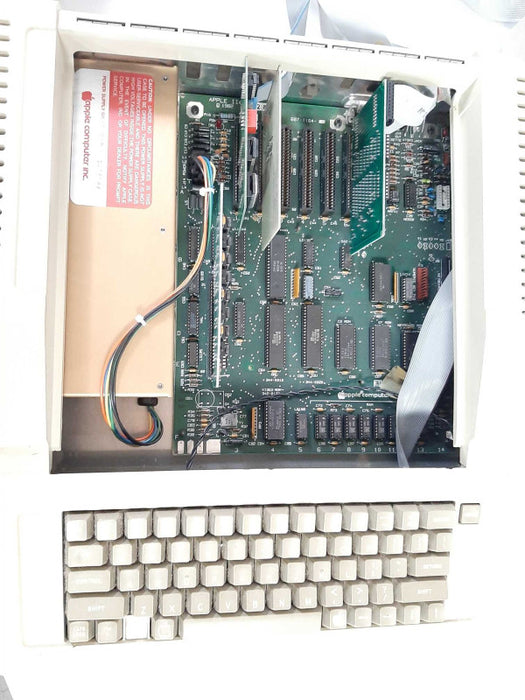 Apple IIe Personal Computer A2S2064 with 2x disk II Drives, Read _