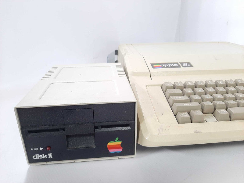 Apple IIe Personal Computer A2S2064 with 2x disk II Drives, Read _