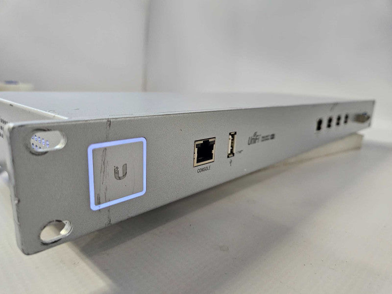 Ubiquiti Networks UniFi Security Gateway Pro (USG-PRO-4) )