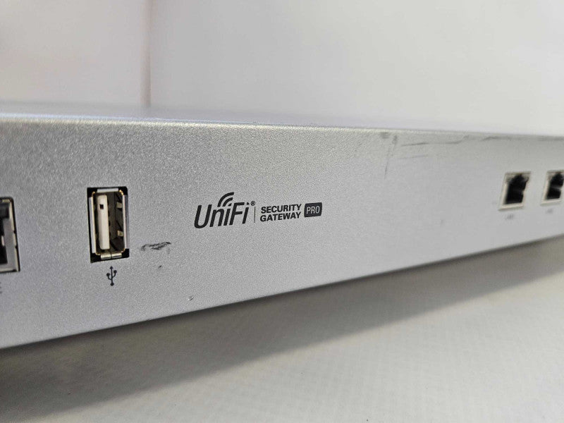 Ubiquiti Networks UniFi Security Gateway Pro (USG-PRO-4) )